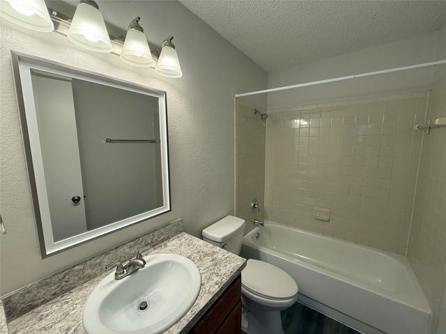8909 Schick RD A, Austin, TX 78729