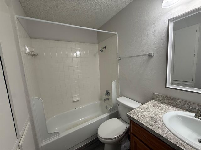 8909 Schick RD A, Austin, TX 78729