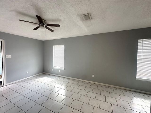 900 W Caffery Avenue, Pharr, TX 78577