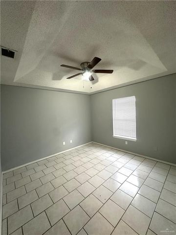 900 W Caffery Avenue, Pharr, TX 78577