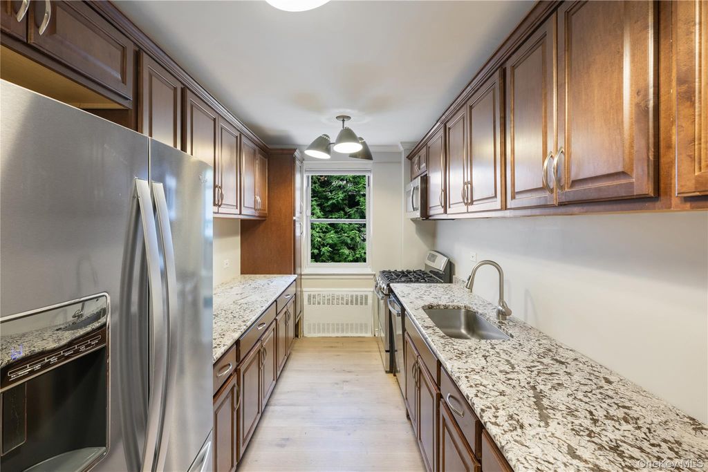3725 Henry Hudson Parkway 2H, Bronx, NY 10463 — photo 3