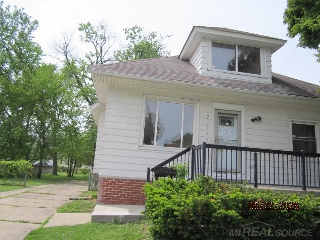 22767 Hayes Street, Eastpointe, MI 48021