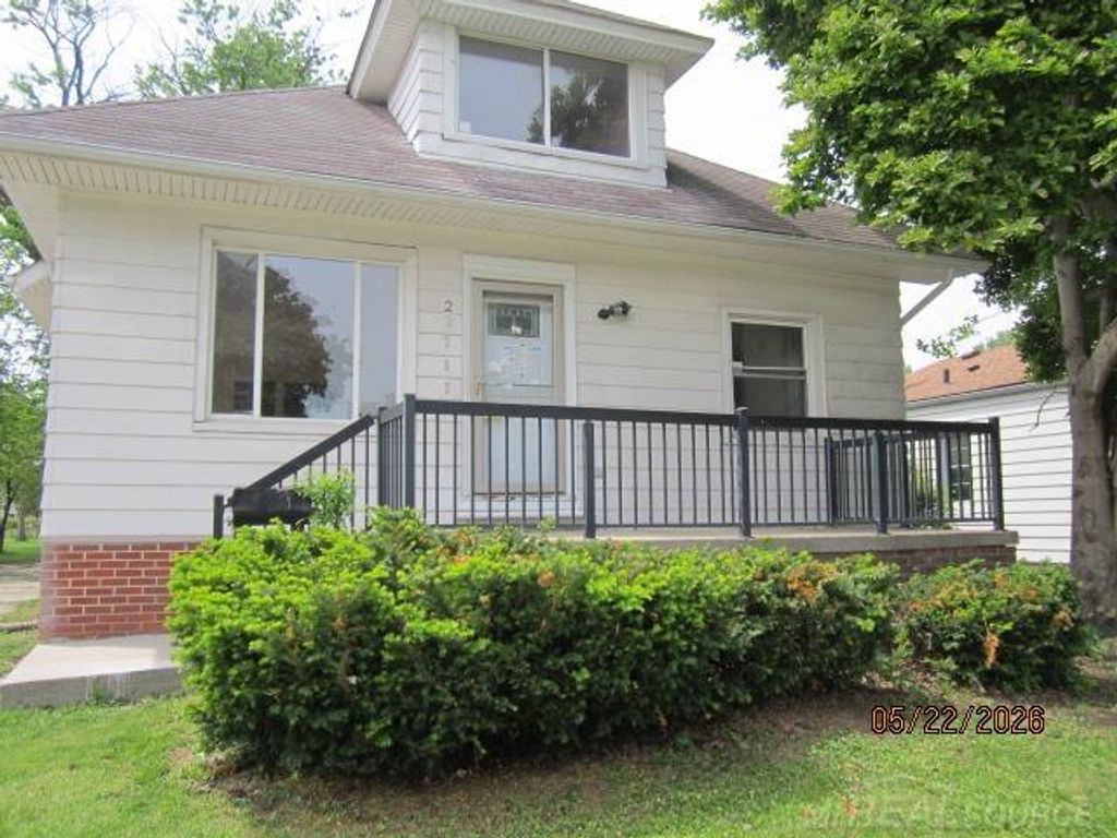 22767 Hayes Street, Eastpointe, MI 48021