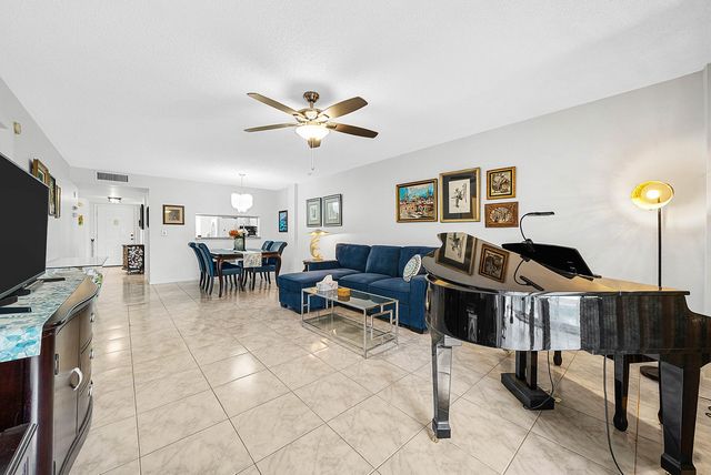 3146 Via Poinciana 307, Lake Worth, FL 33467