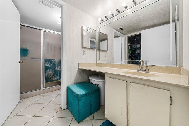 3146 Via Poinciana 307, Lake Worth, FL 33467