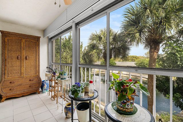 3146 Via Poinciana 307, Lake Worth, FL 33467