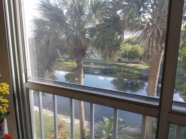 3146 Via Poinciana 307, Lake Worth, FL 33467