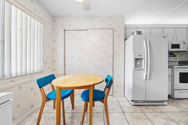 3146 Via Poinciana 307, Lake Worth, FL 33467