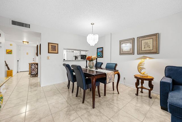 3146 Via Poinciana 307, Lake Worth, FL 33467