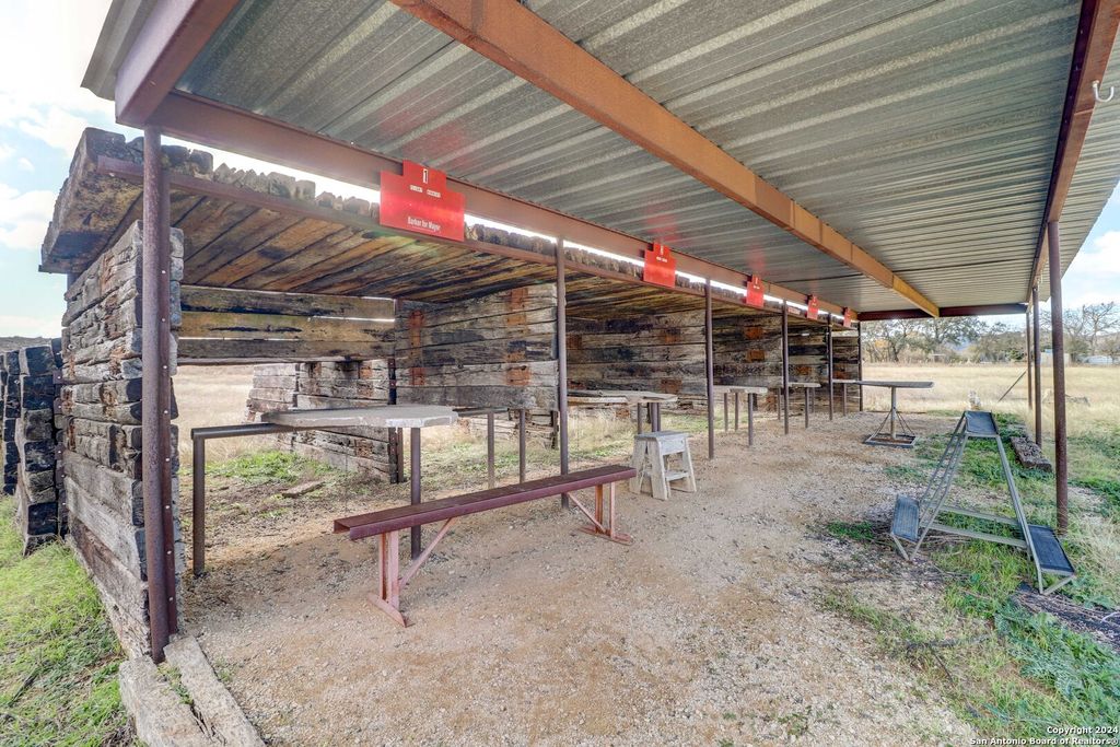 TBD Fm 1077, Bandera, TX 78003