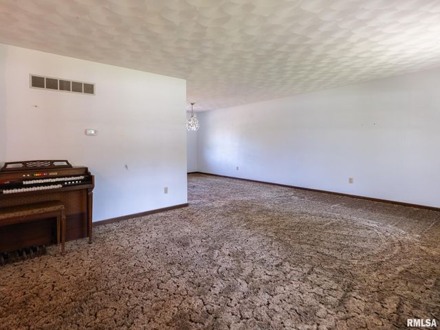 13426 BAYBERRY Court, Chillicothe, IL 61523
