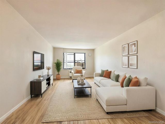 26-26 141 Street 5E, Flushing, NY 11354
