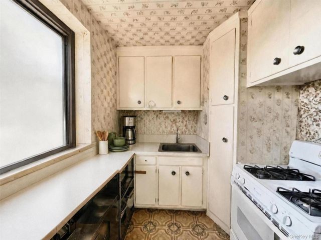26-26 141 Street 5E, Flushing, NY 11354