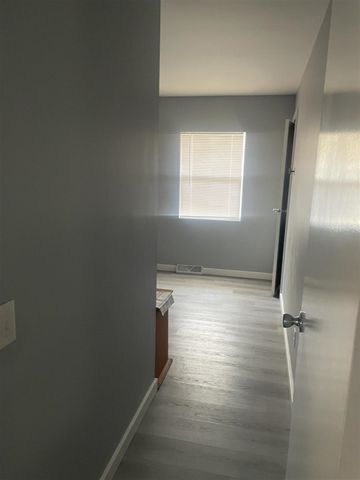 2449 Marquette Avenue, Muskegon, MI 49442