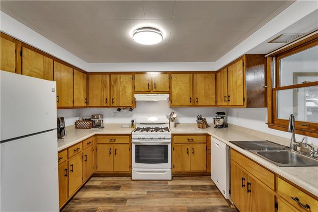 156 Manor Rd, Delmont, PA 15626