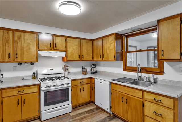 156 Manor Rd, Delmont, PA 15626