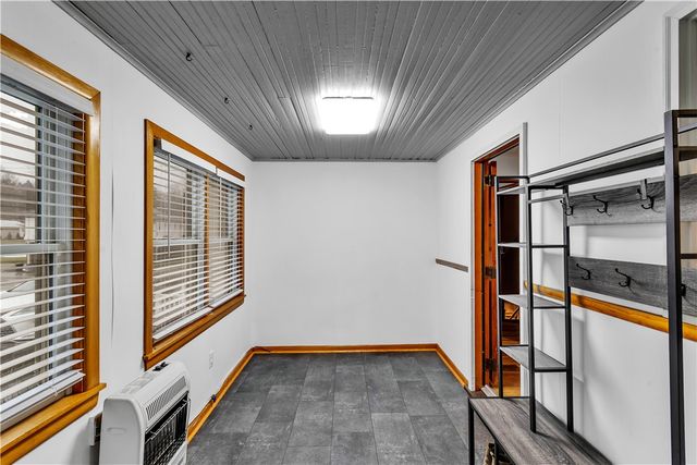 156 Manor Rd, Delmont, PA 15626