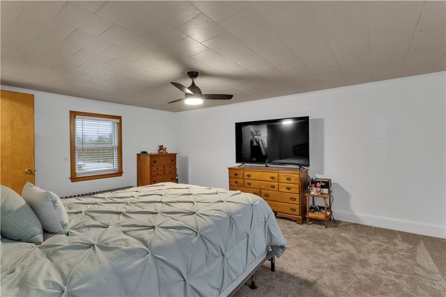 156 Manor Rd, Delmont, PA 15626