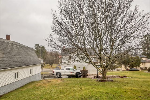 156 Manor Rd, Delmont, PA 15626