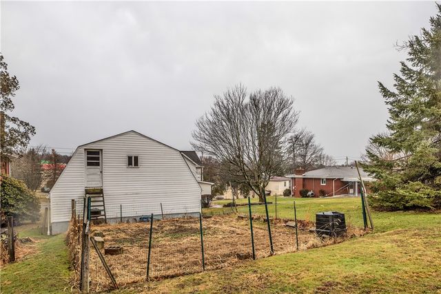 156 Manor Rd, Delmont, PA 15626