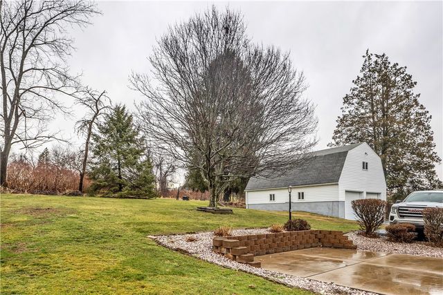 156 Manor Rd, Delmont, PA 15626