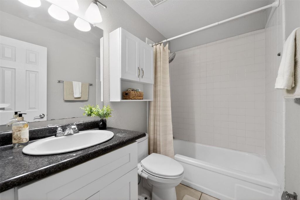 Image 8 of property listing at 144 LEWFIELD CIRCLE 144, Winter Park, FL 32792