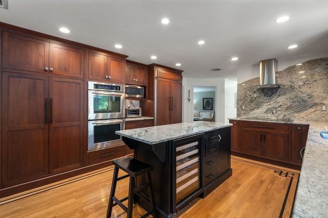 8 Ringbolt Road, Hingham, MA 02043