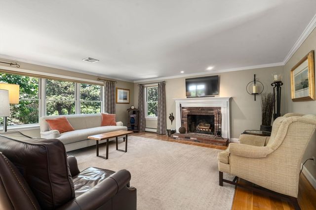 8 Ringbolt Road, Hingham, MA 02043