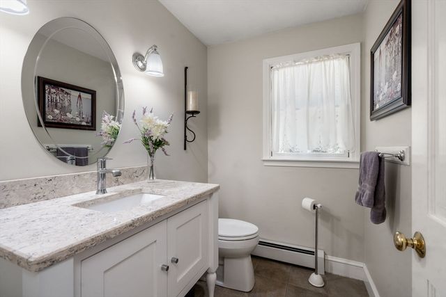 8 Ringbolt Road, Hingham, MA 02043