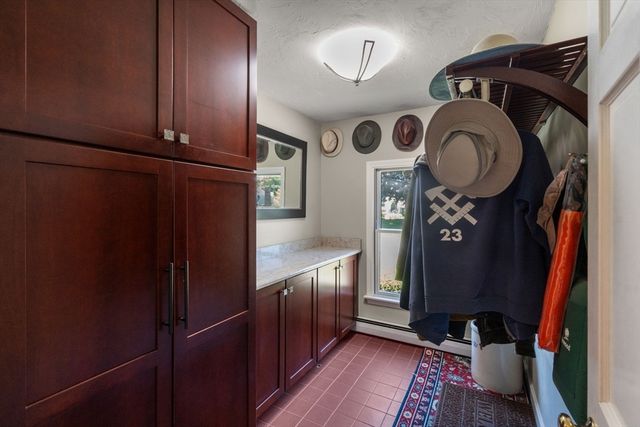 8 Ringbolt Road, Hingham, MA 02043