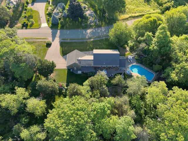 8 Ringbolt Road, Hingham, MA 02043
