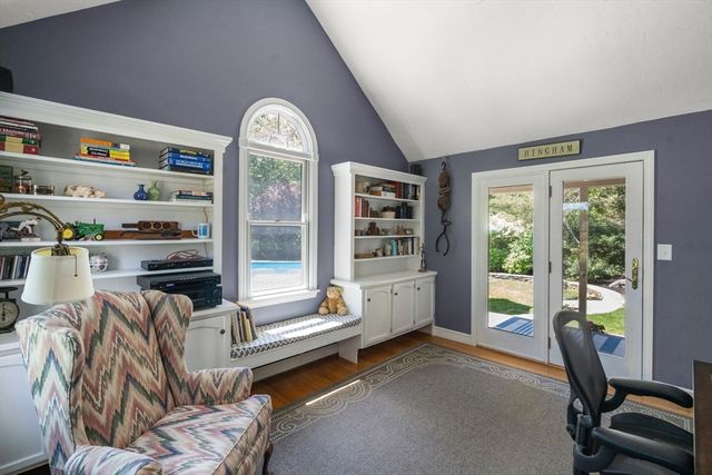 8 Ringbolt Road, Hingham, MA 02043