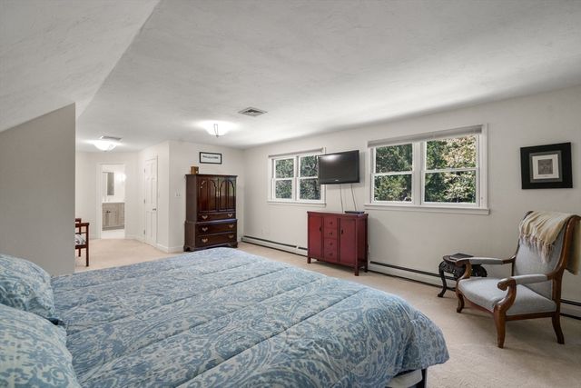 8 Ringbolt Road, Hingham, MA 02043