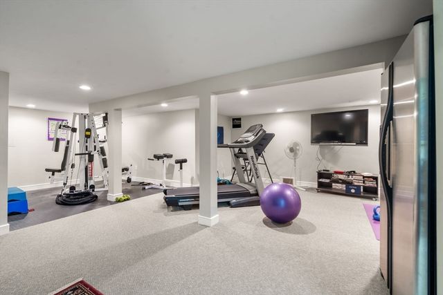 8 Ringbolt Road, Hingham, MA 02043
