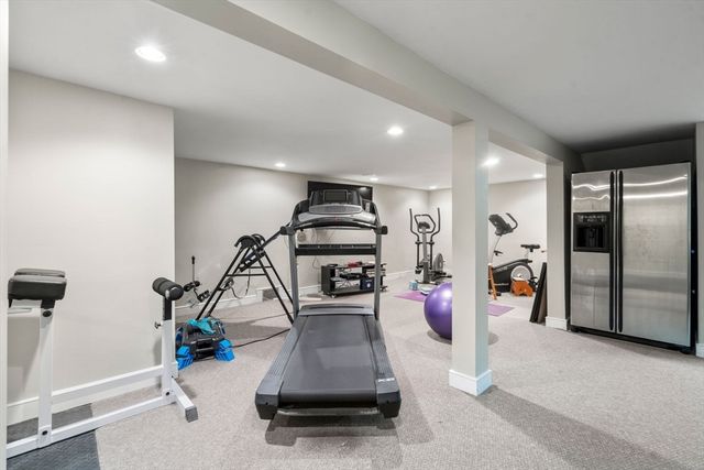 8 Ringbolt Road, Hingham, MA 02043