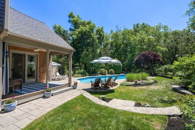 8 Ringbolt Road, Hingham, MA 02043