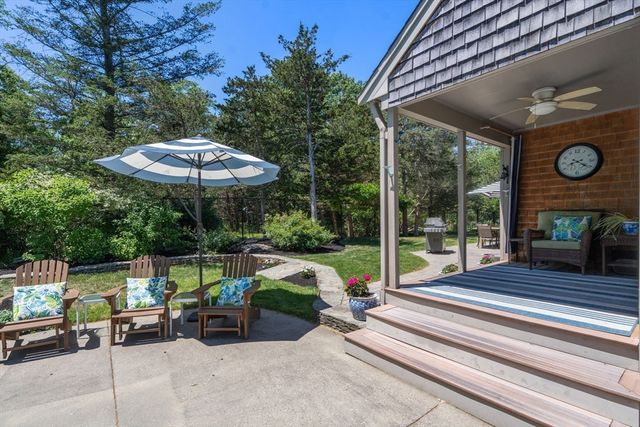 8 Ringbolt Road, Hingham, MA 02043