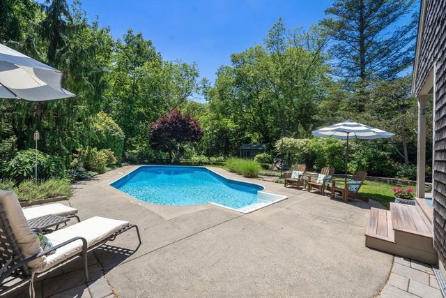 8 Ringbolt Road, Hingham, MA 02043