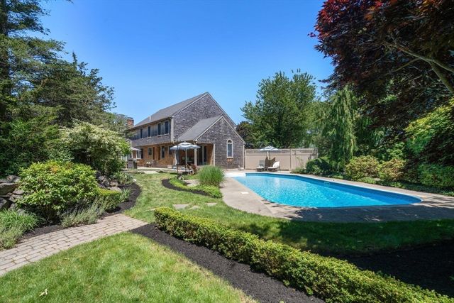 8 Ringbolt Road, Hingham, MA 02043