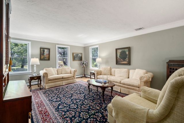 8 Ringbolt Road, Hingham, MA 02043