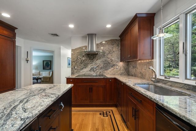 8 Ringbolt Road, Hingham, MA 02043