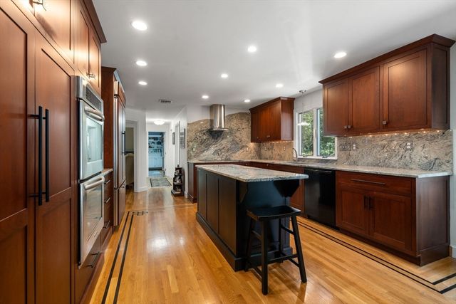 8 Ringbolt Road, Hingham, MA 02043