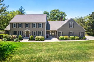 8 Ringbolt Road, Hingham, MA 02043