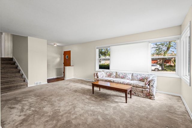 2751 Pauline Avenue, Glenview, IL 60025