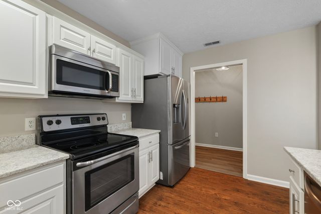 2712 Reflection Way, Greenwood, IN 46143