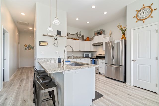 112 Maldives, Rockport, TX 78382