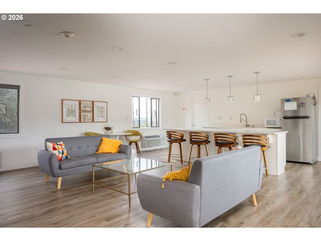 2021 Sw MAIN St 32, Portland, OR 97205