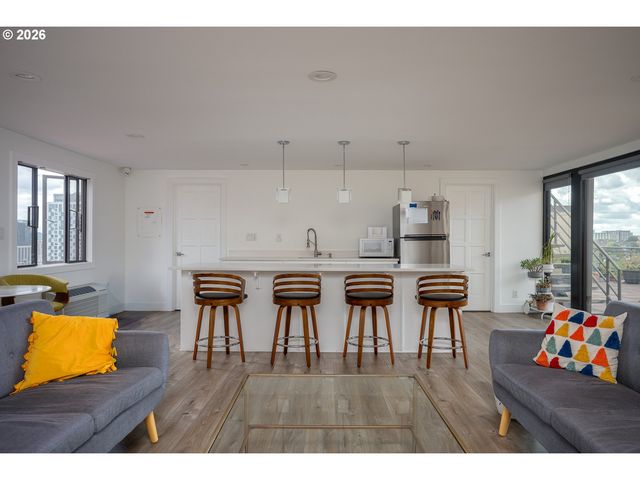 2021 Sw MAIN St 32, Portland, OR 97205