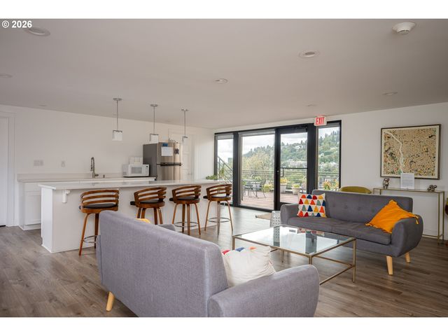 2021 Sw MAIN St 32, Portland, OR 97205