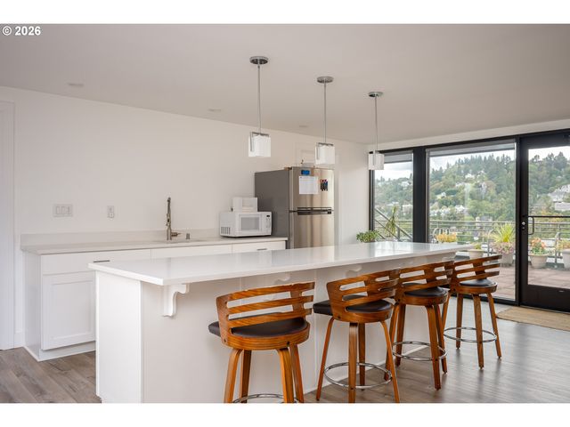 2021 Sw MAIN St 32, Portland, OR 97205